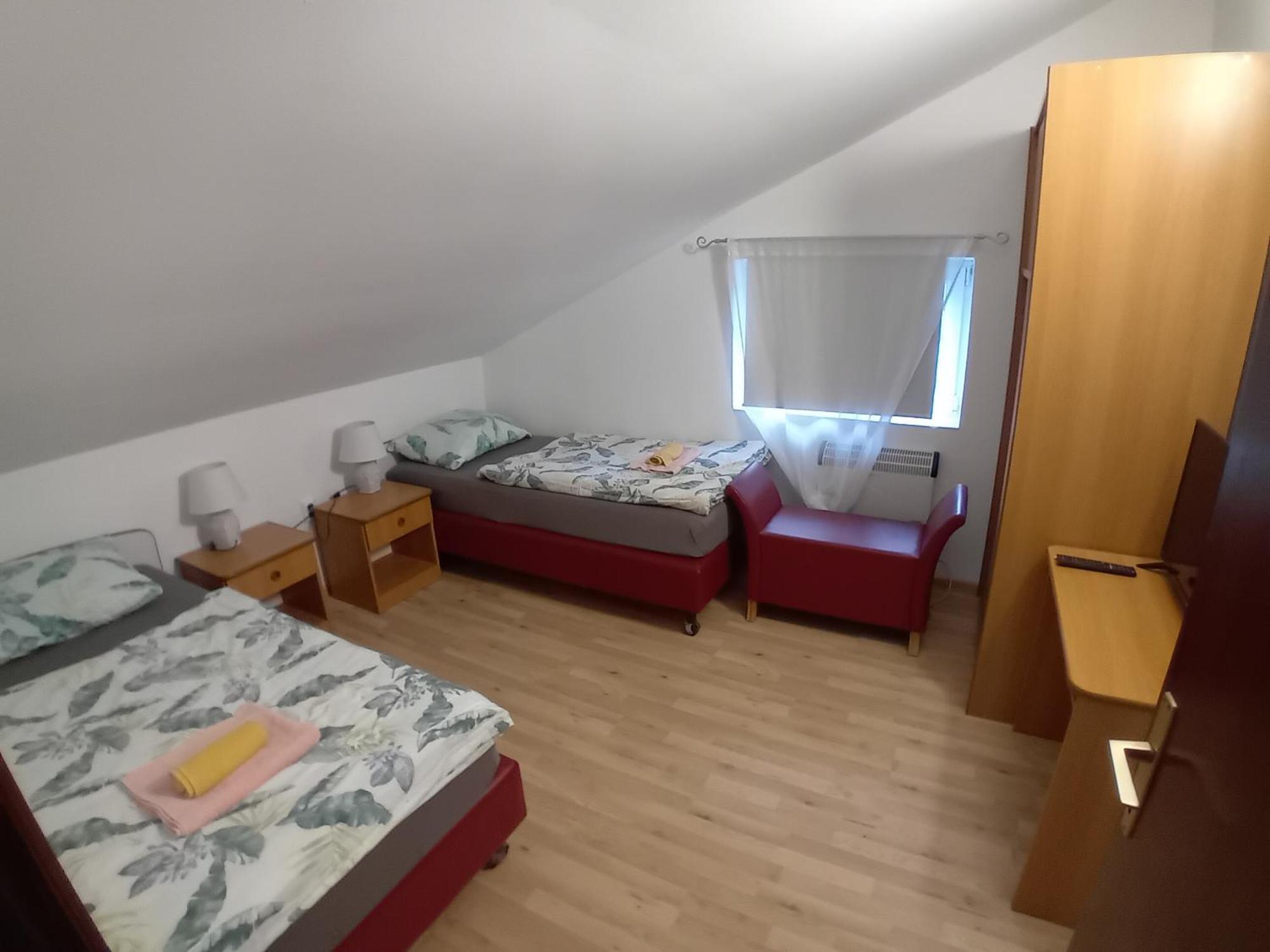 Holiday Home Ivano Korenica Luaran gambar